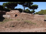 00176 ostia - regio v - insula xvii - ninfeo su piazzale della vittoria (v,xvii,2) - nymphaeum (2) - ostseite - 09-2022.jpg